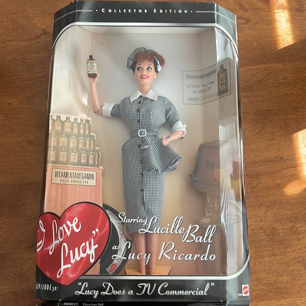 1997 “I Love Lucy” Barbie, “Lucy Does a TV Commercial” #17645